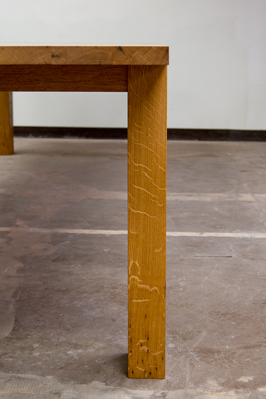 Diplodocus Table